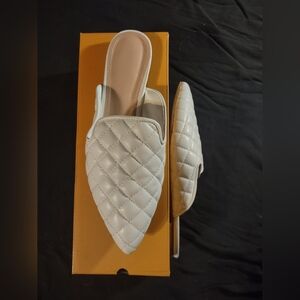 White Quilted Women's Mules Flat Shoes Size 8.5